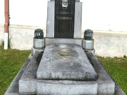 Čištění velké rodinné hrobky 